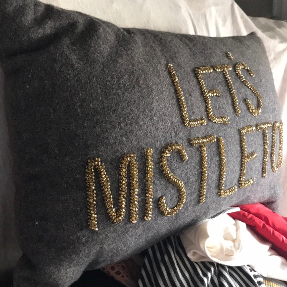 lets mistletoe pillow